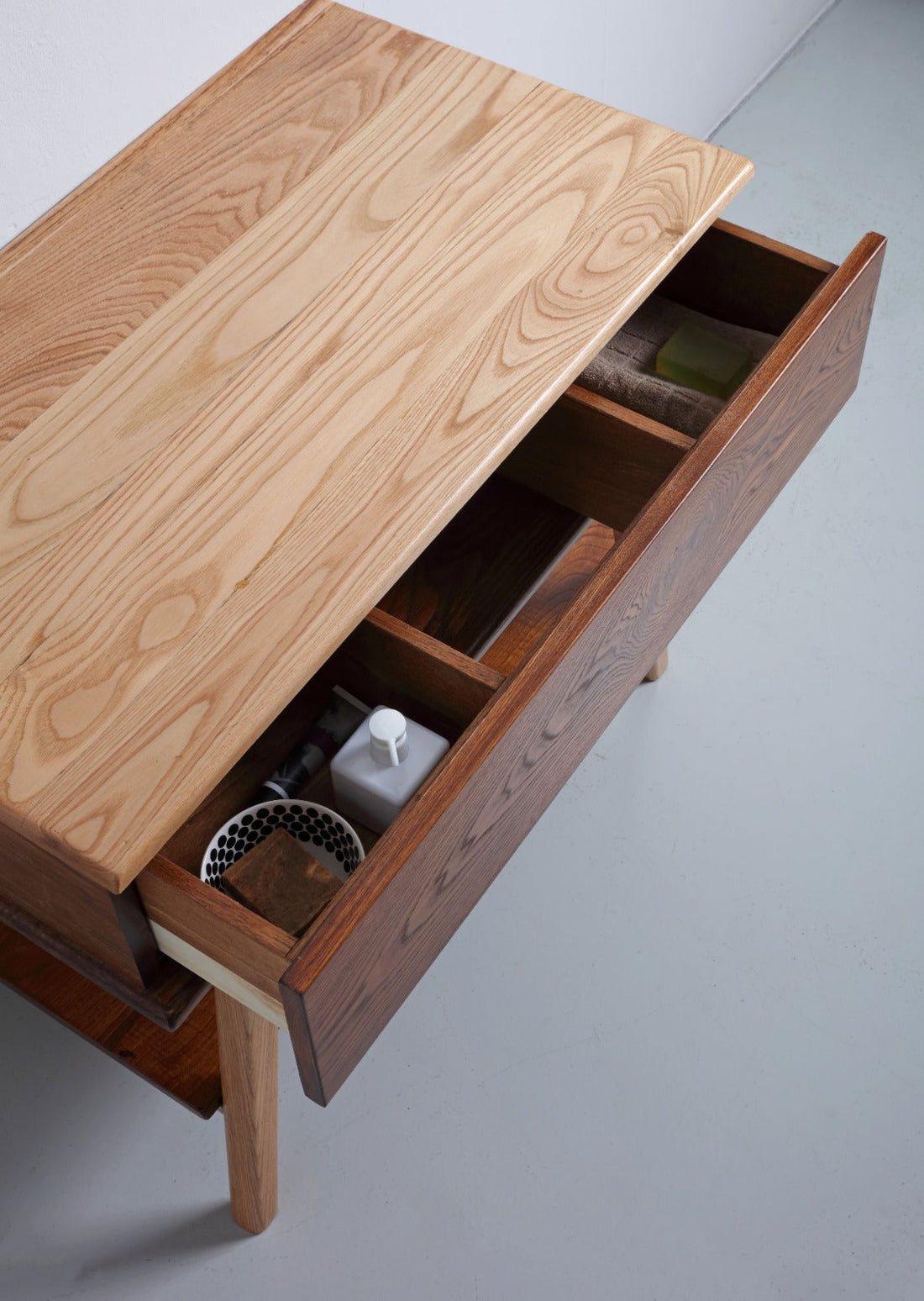 Mobile Portalavabo in Legno: Eleganza e Funzionalità con H-Compass di Horganica