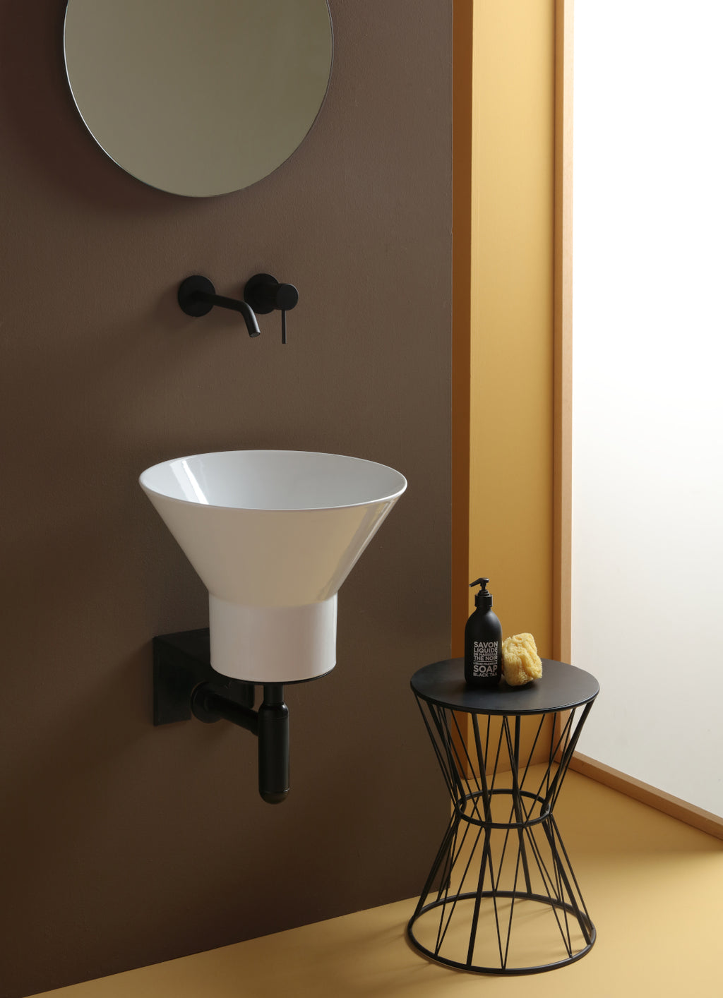 lavabo sospeso Megafono con staffa e sifone Neri