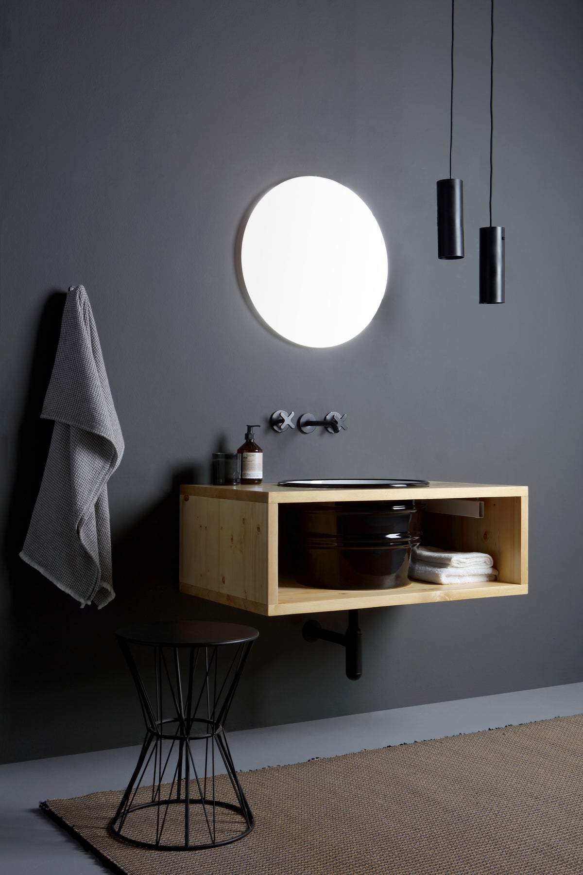 SUSPENDED FURNITURE IN WOODEN FRAME